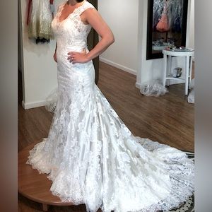 NEVER worn ALLURE wedding dress.